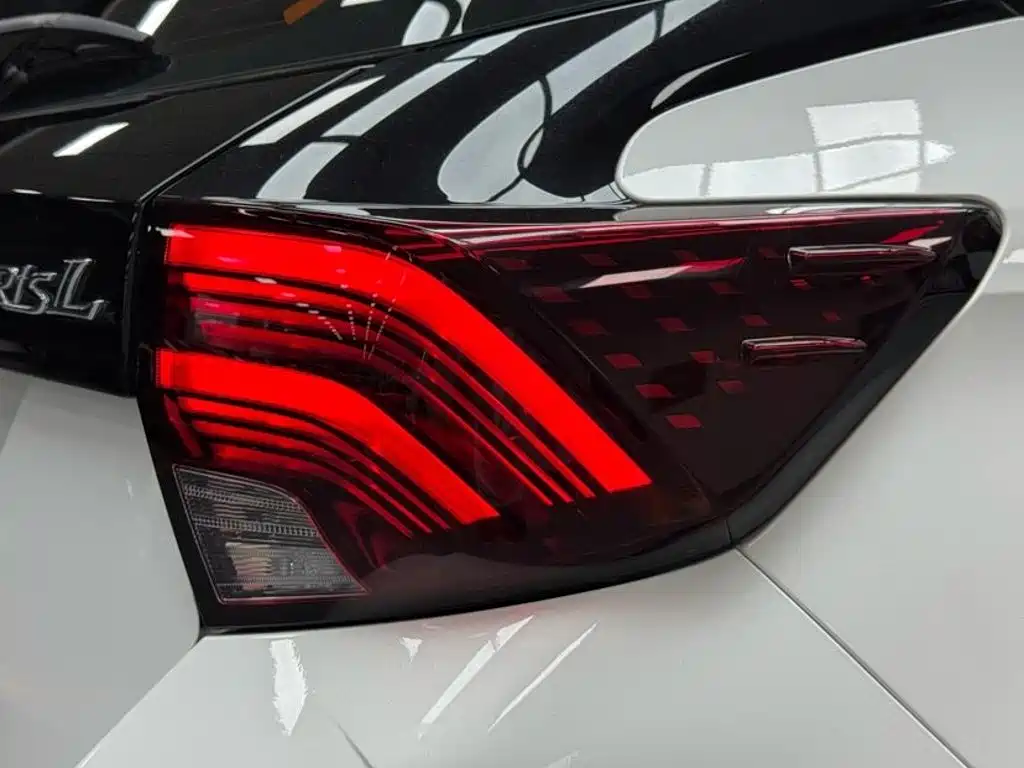 Toyota Yaris L 2023 — фото 20