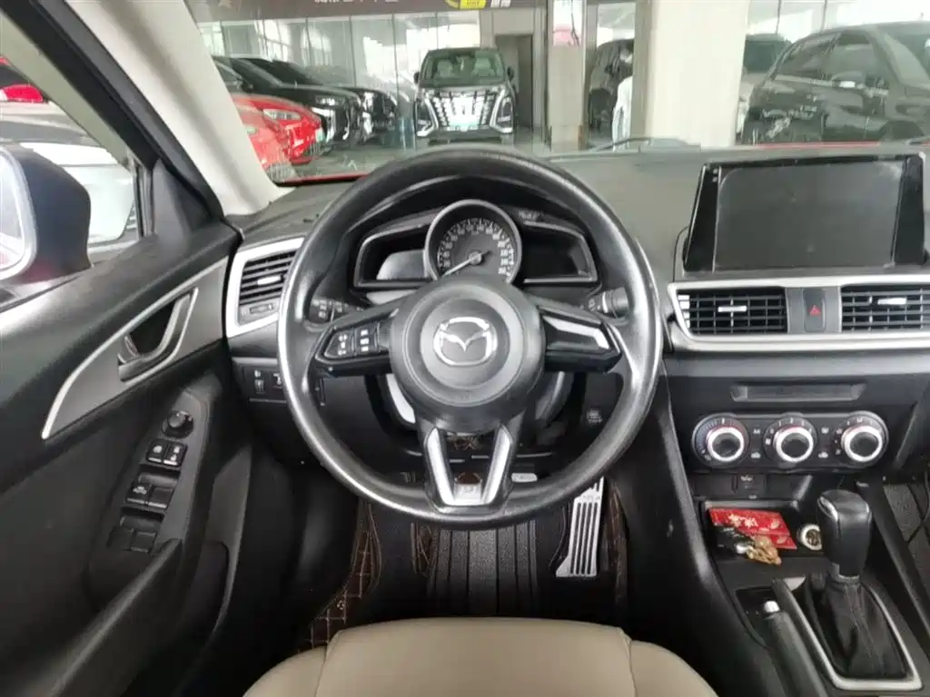 Mazda 3 Axela 2019 — фото 11