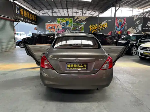 Nissan Sunny 2011