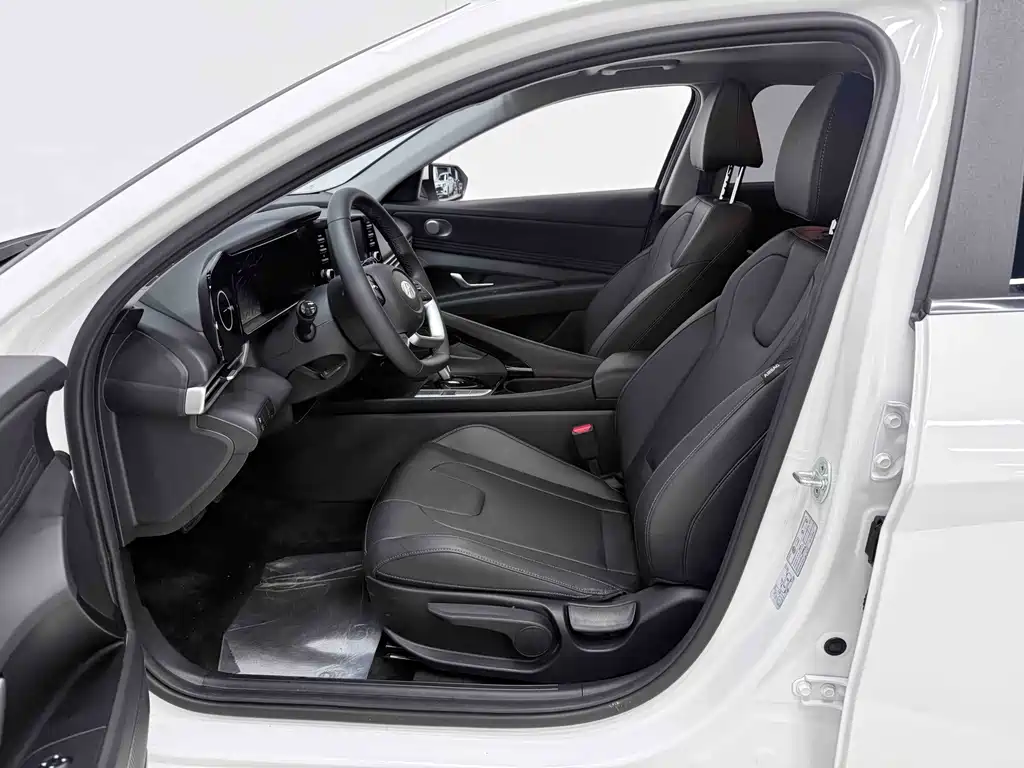 Hyundai Elantra 2023 — фото 10