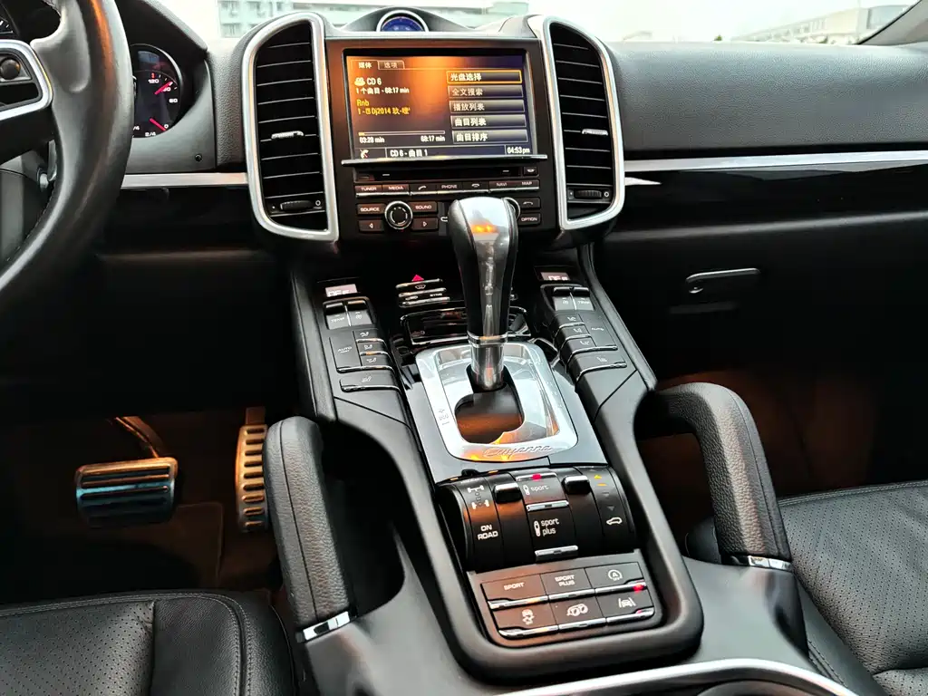 Porsche Cayenne 2016 — фото 17