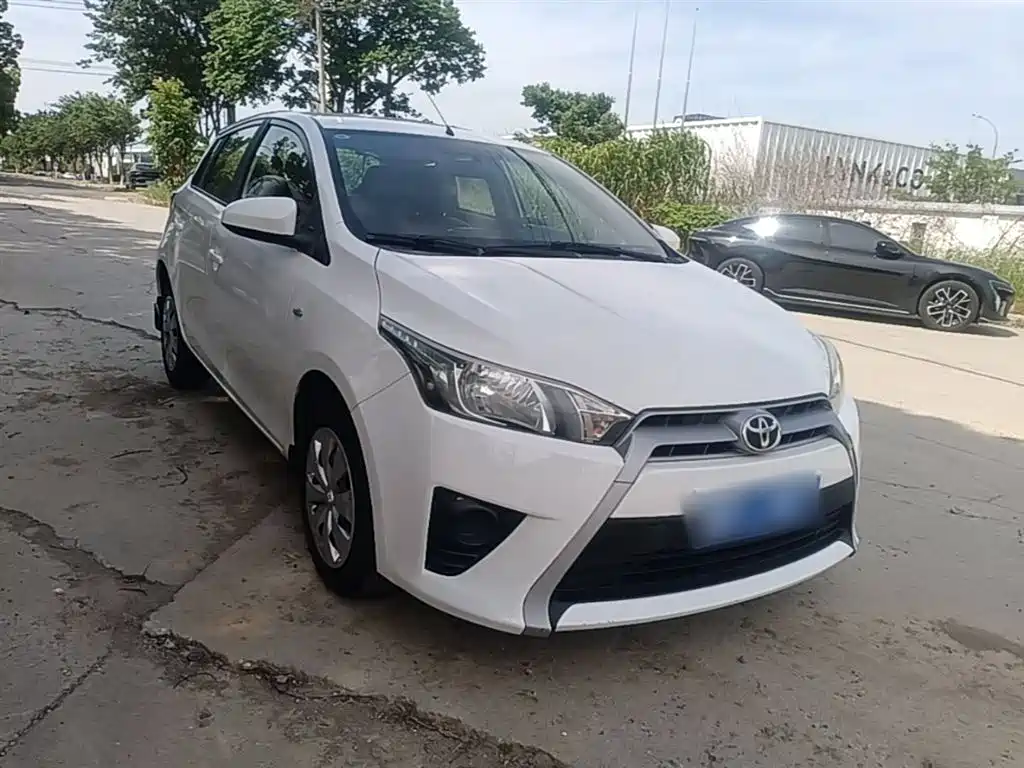 Toyota Yaris L 2015 — фото 4