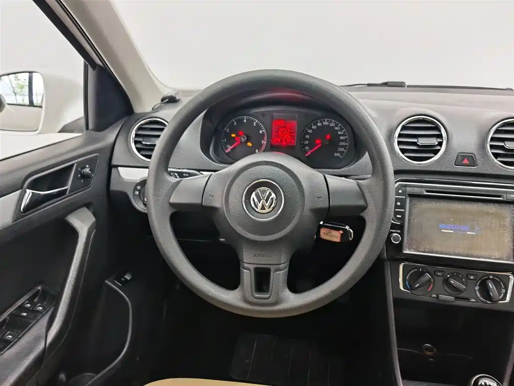 Volkswagen Jetta 2016 — фото 11