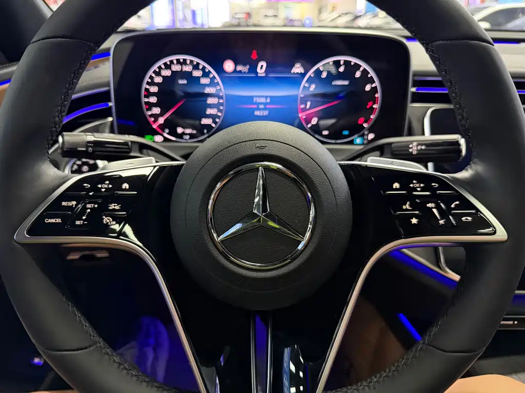 Mercedes-Benz E-Class 2024 — фото 11
