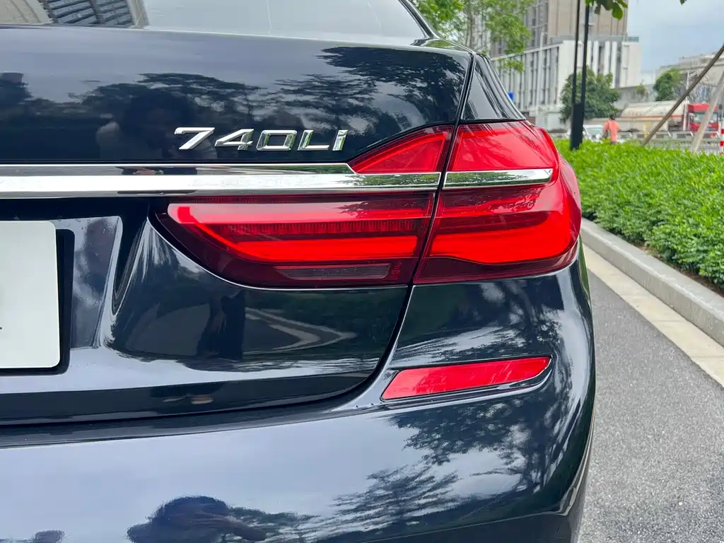 BMW 7 Series 2018 — фото 10