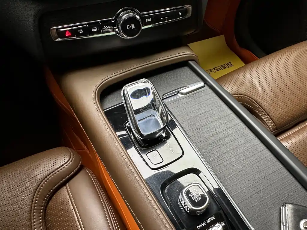 Volvo XC90 2021 — фото 14