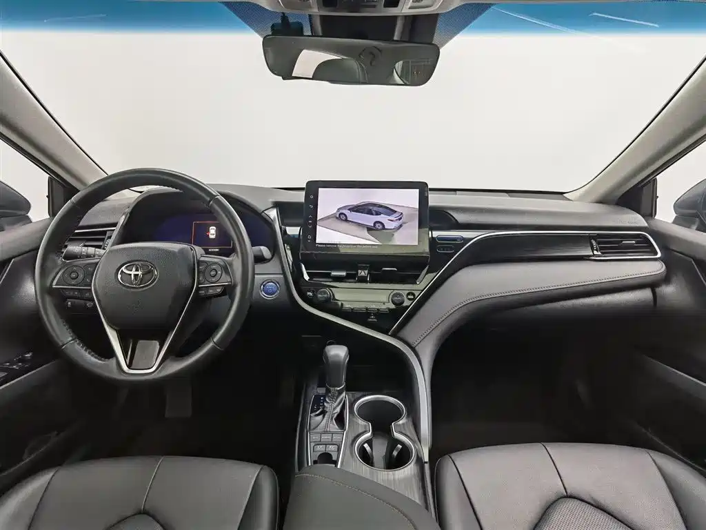 Toyota Camry 2023 — фото 5