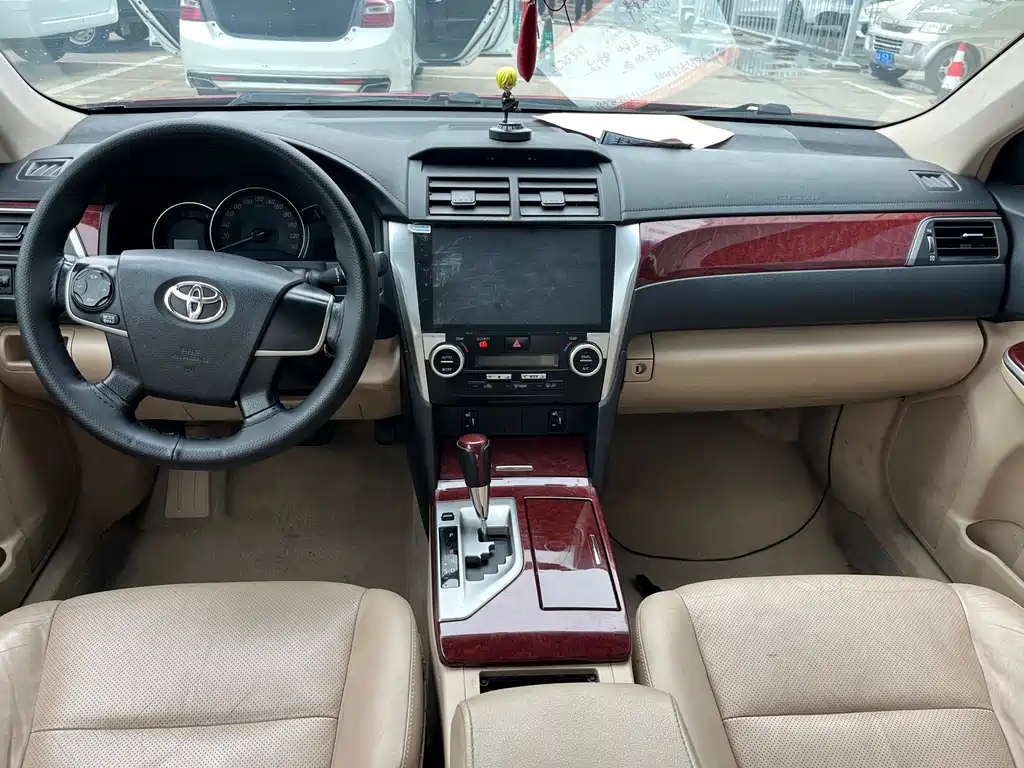 Toyota Camry 2013 — фото 8