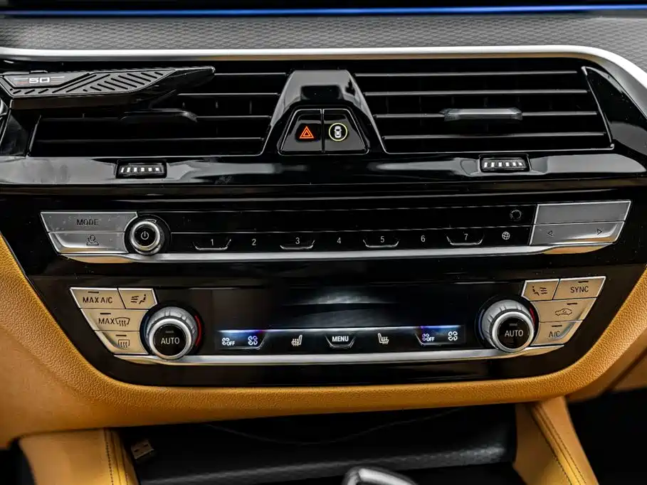 BMW 5 Series 2021 — фото 33