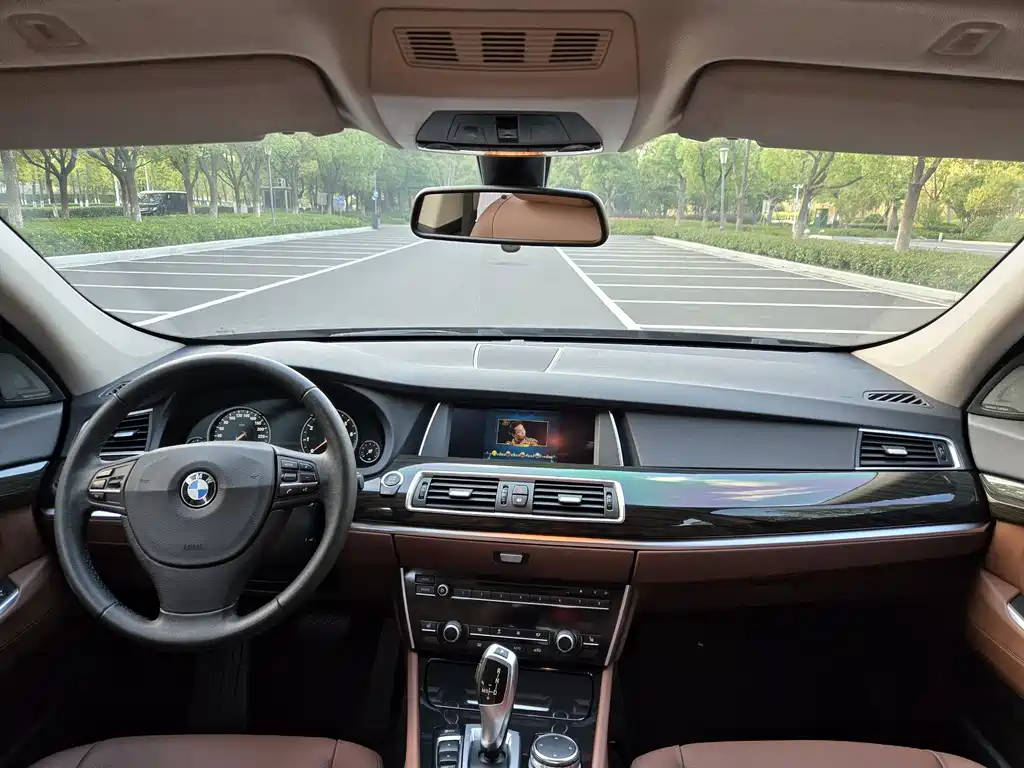 BMW 5 Series GT 2017 — фото 9
