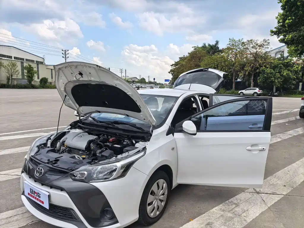 Toyota Yaris L 2017 — фото 18