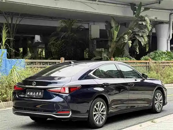 Lexus ES 2022