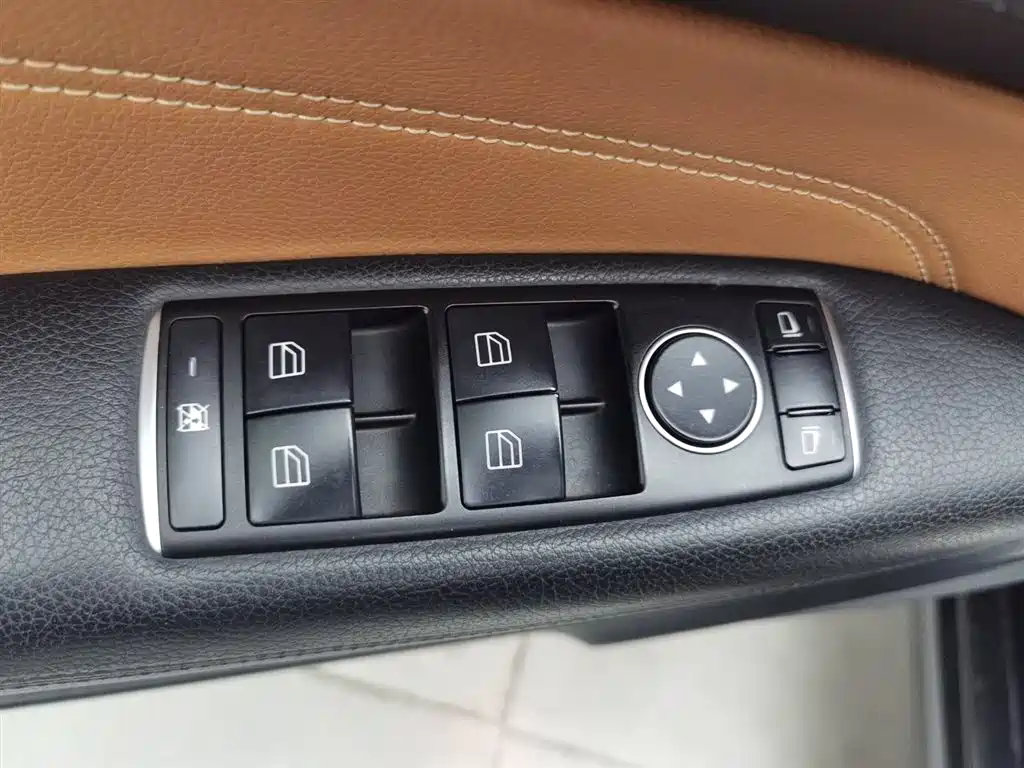 Mercedes-Benz E-Class 2015 — фото 9