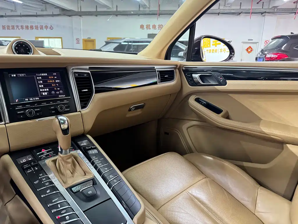 Porsche Macan 2014 — фото 12