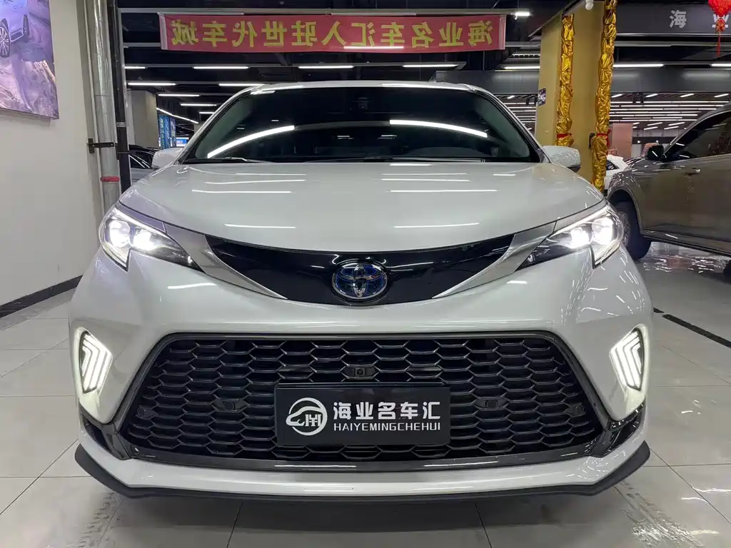 Toyota Granvia 2023