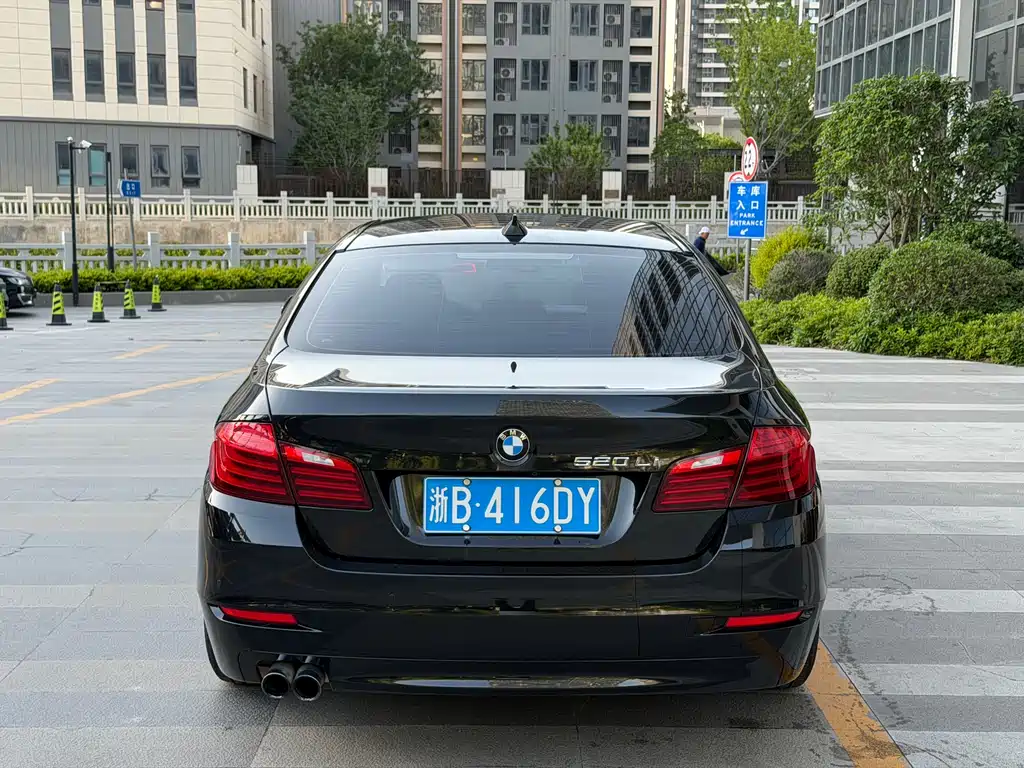 BMW 5 Series 2017 — фото 19