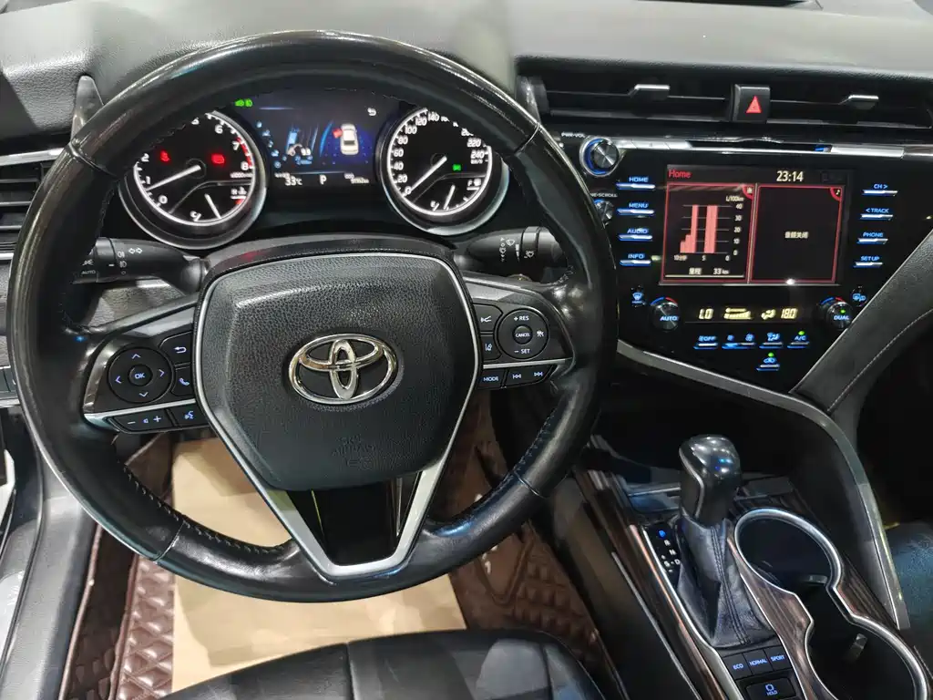 Toyota Camry 2018 — фото 11