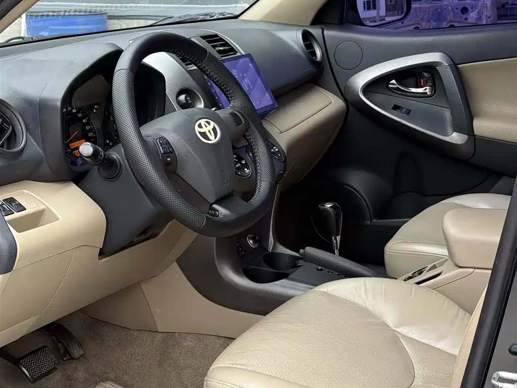 Toyota RAV4 2012 — фото 4