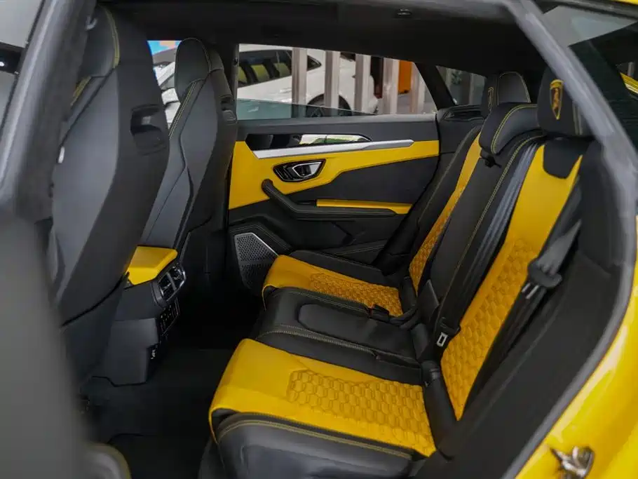 Lamborghini Urus 2023 — фото 3