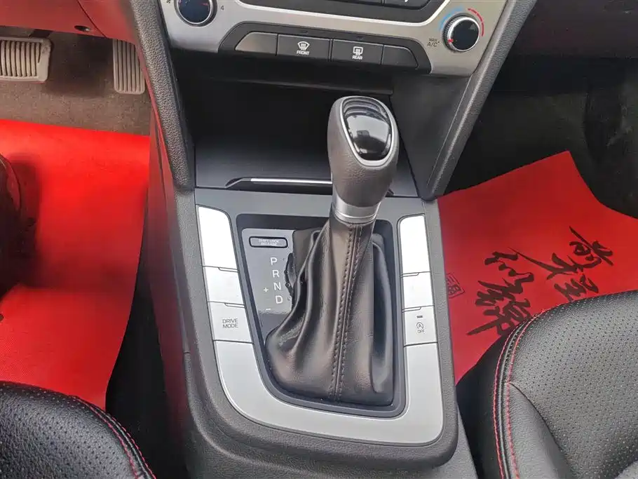 Hyundai Elantra 2019 — фото 16