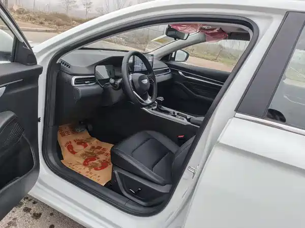 Geely Emgrand 2026