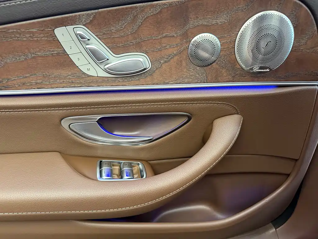 Mercedes-Benz E-Class 2022 — фото 18