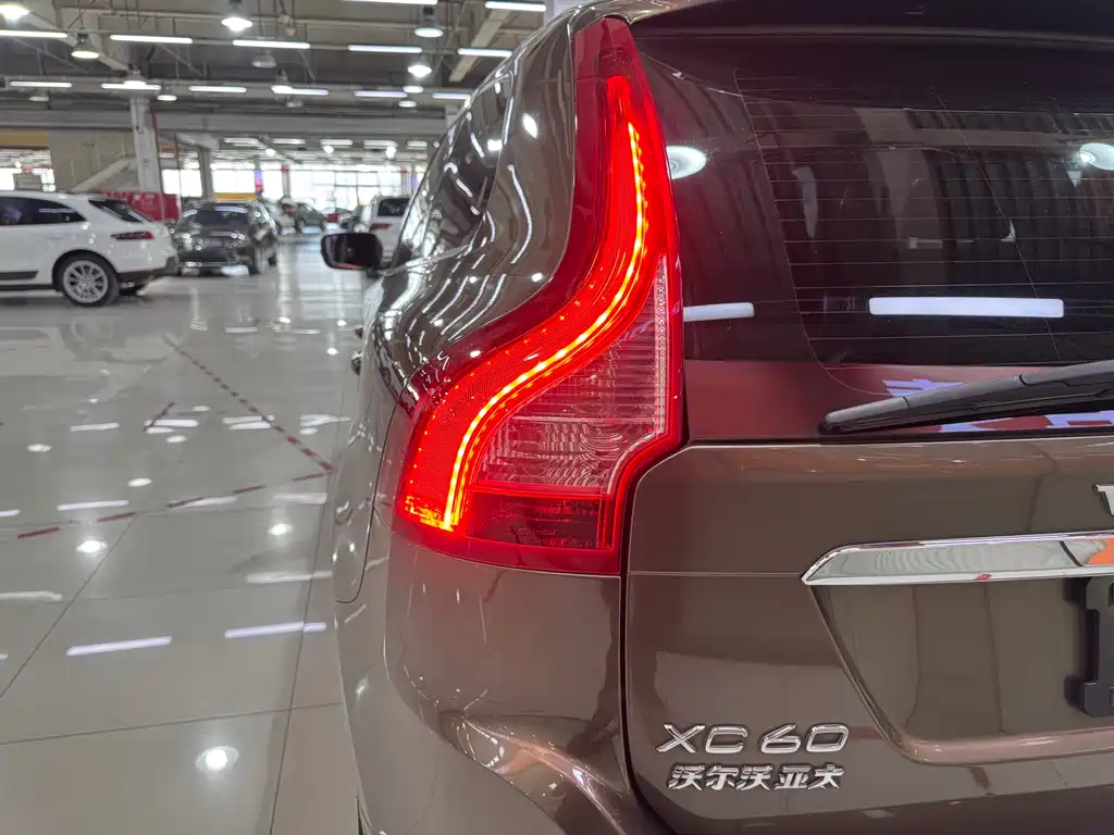 Volvo XC60 2016 — фото 20