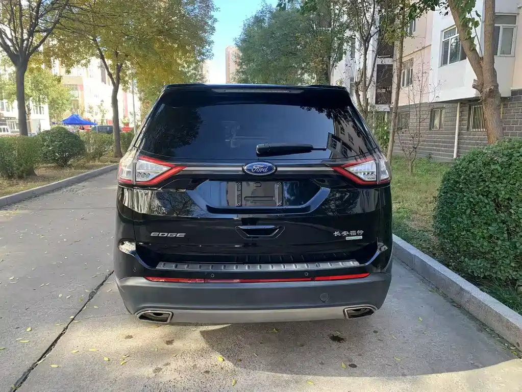 Ford Edge 2017 — фото 12
