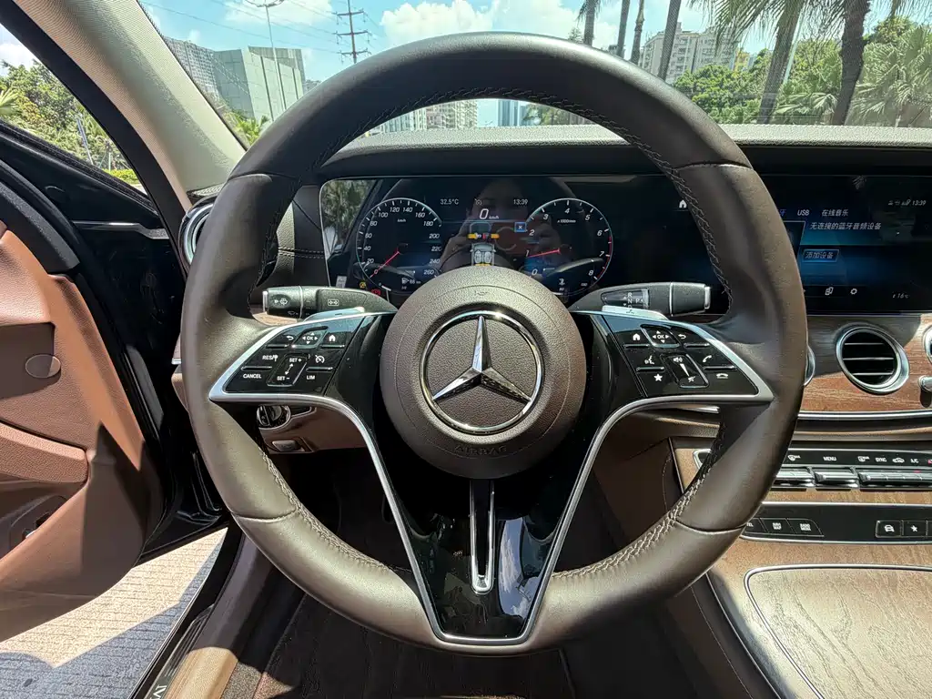Mercedes-Benz E-Class 2022 — фото 15