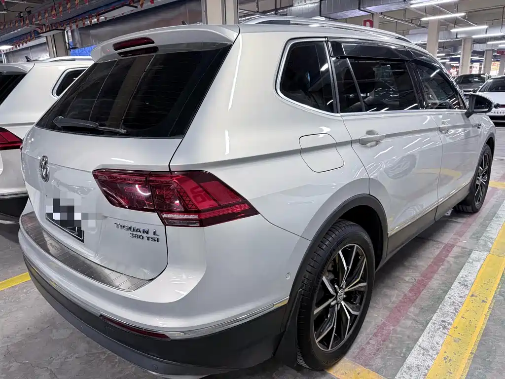 Volkswagen Tiguan L 2017 — фото 21