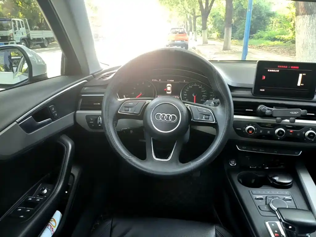 Audi A4L 2018 — фото 11