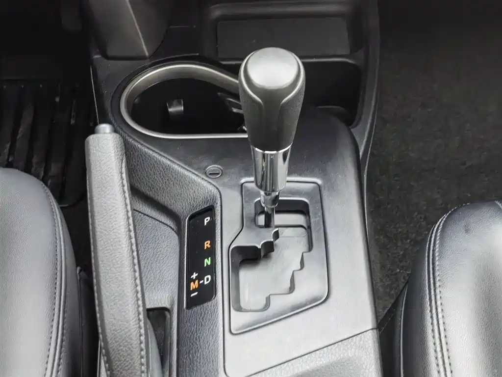 Toyota RAV4 2019 — фото 13