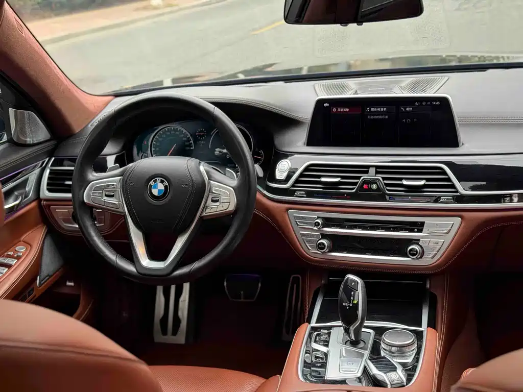 BMW 7 Series 2018 — фото 9