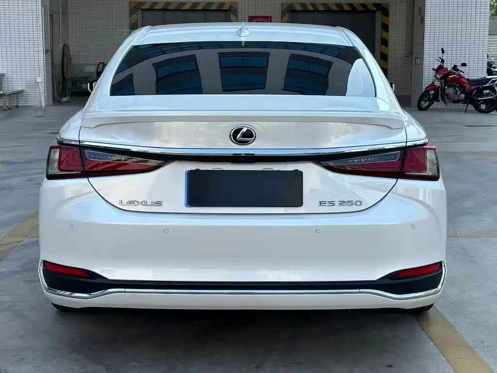 Lexus ES 2020 — фото 5