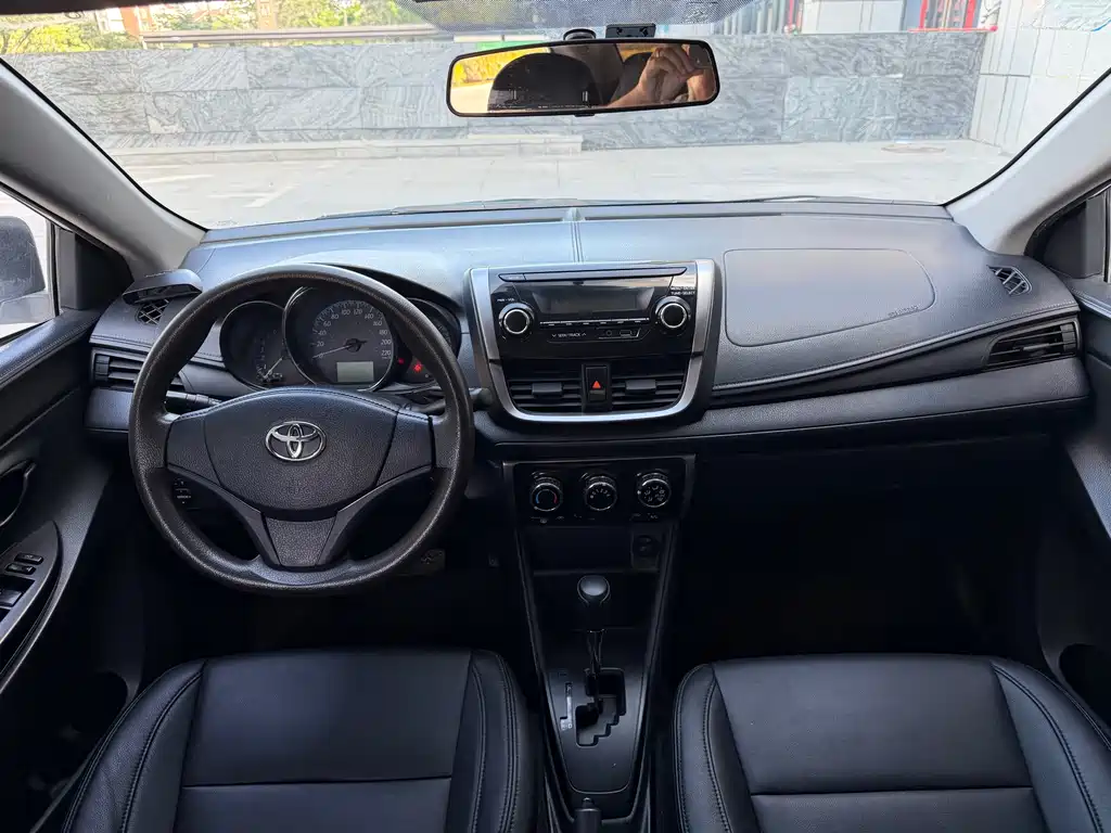Toyota Yaris L 2019 — фото 9