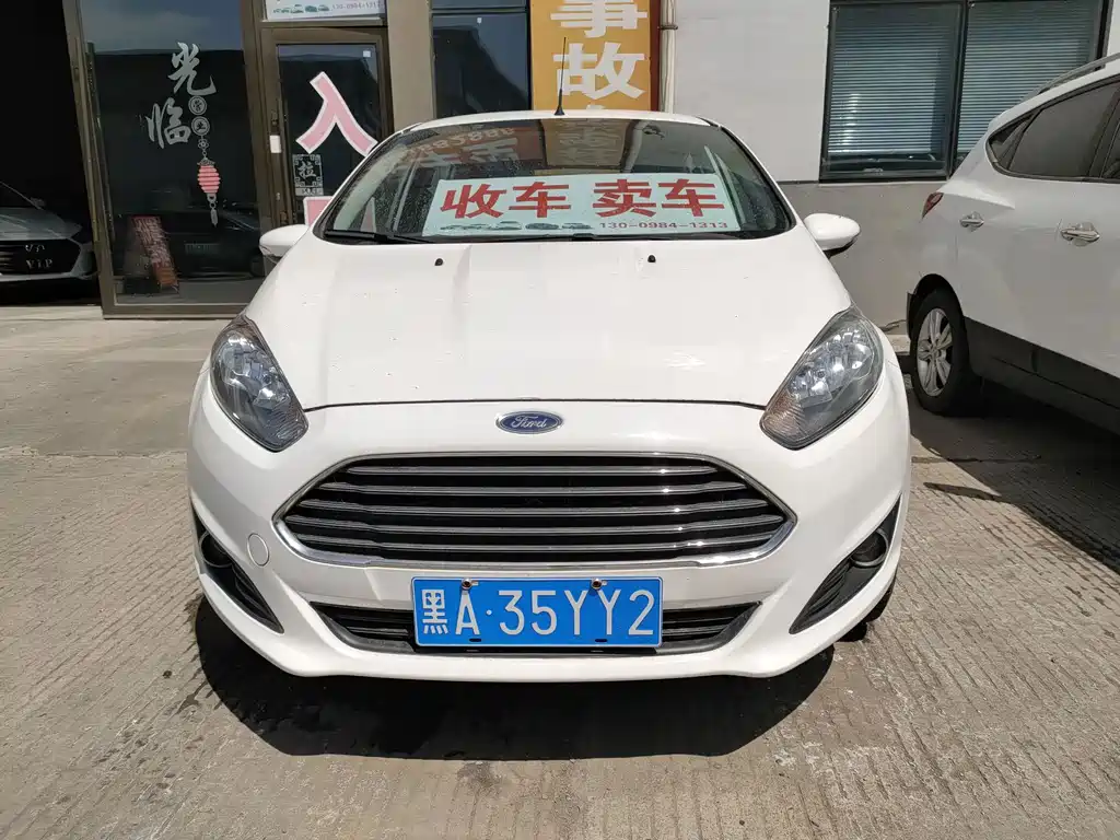 Ford Fiesta 2015 — фото 2