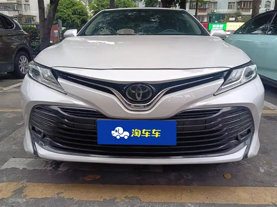 Toyota Camry 2018 — фото 2