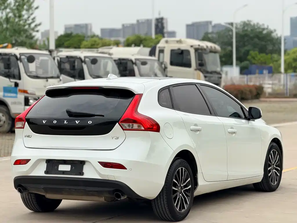 Volvo V40 2017 — фото 5