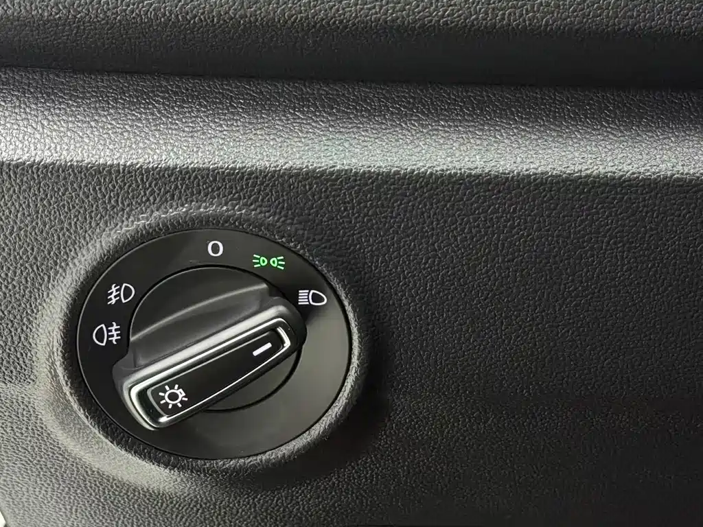Volkswagen T-Roc 2023 — фото 16
