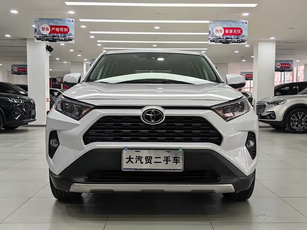 Toyota RAV4 2021 — фото 2