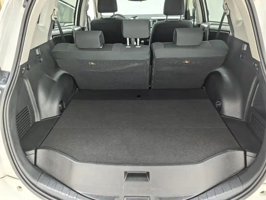 Toyota RAV4 2017 — фото 14