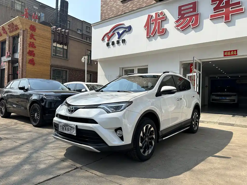 Toyota RAV4 2017 — фото 1