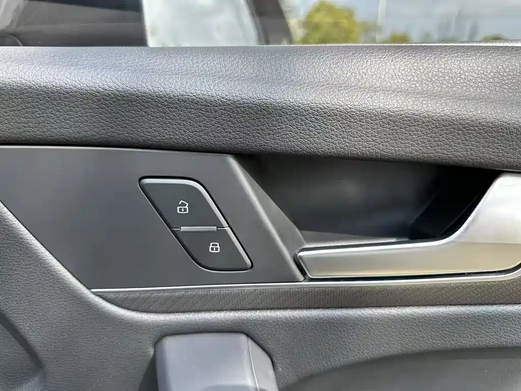 Audi Q5L 2022 — фото 24