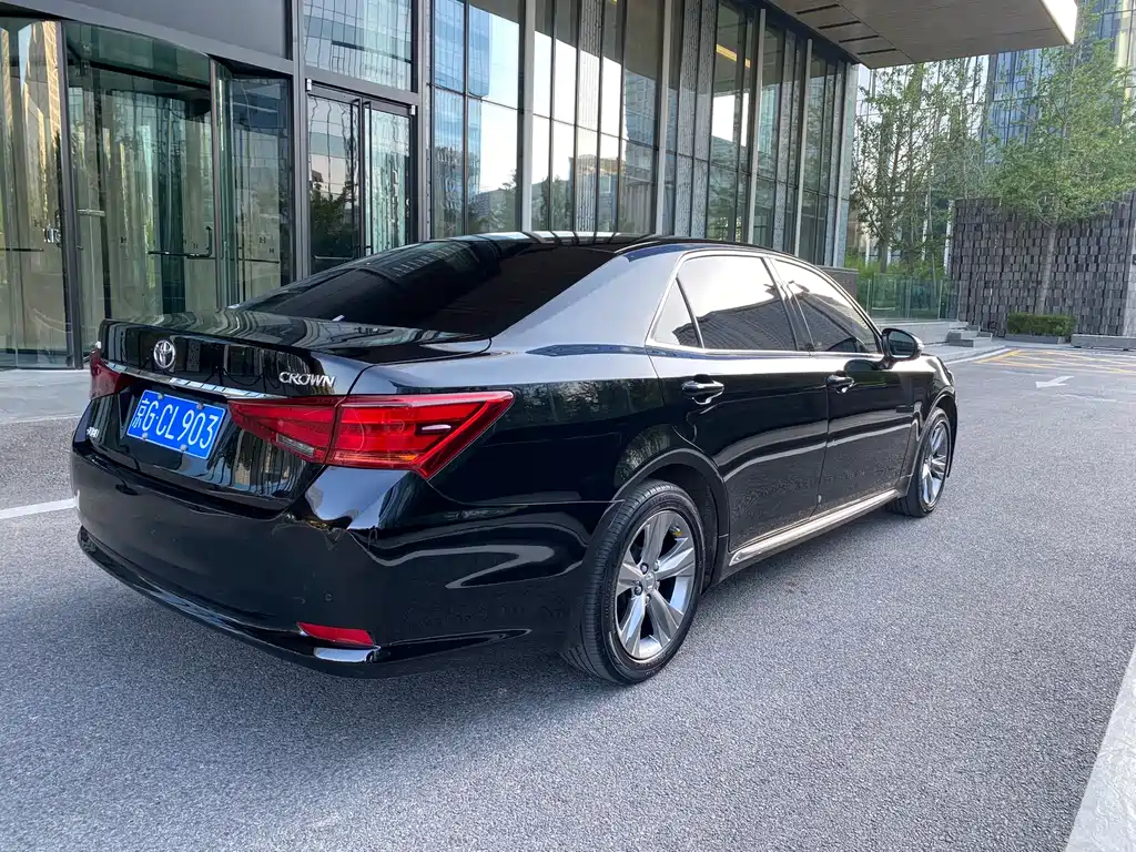 Toyota Crown 2017 — фото 4