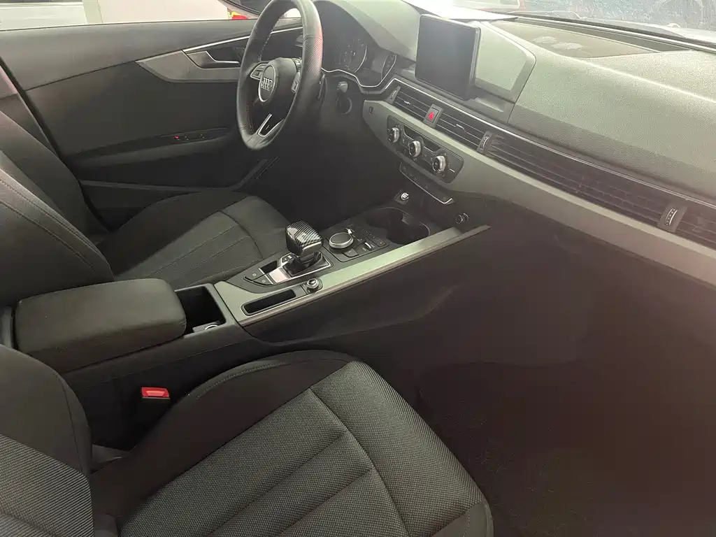 Audi A4L 2018 — фото 12