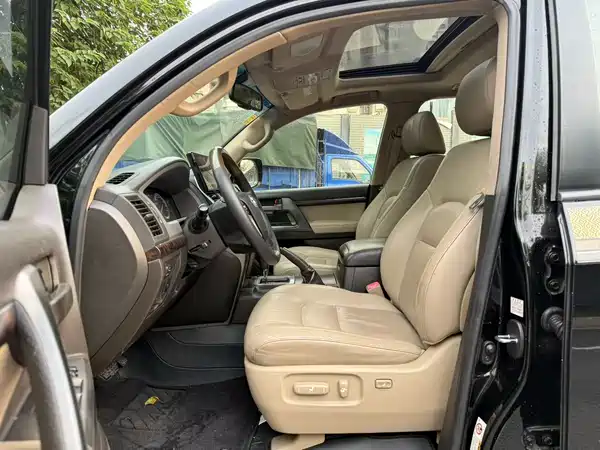 Toyota Land Cruiser 2010