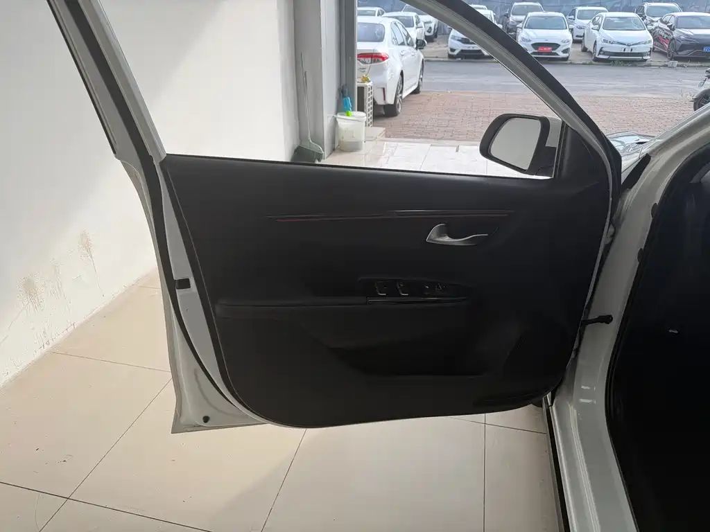 Kia KX Cross 2018 — фото 4