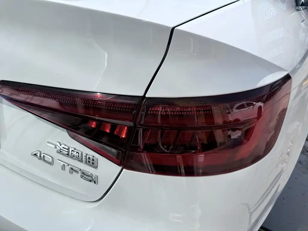 Audi A4L 2018 — фото 18