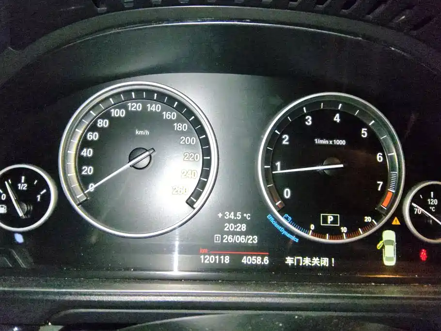 BMW 5 Series 2014 — фото 14