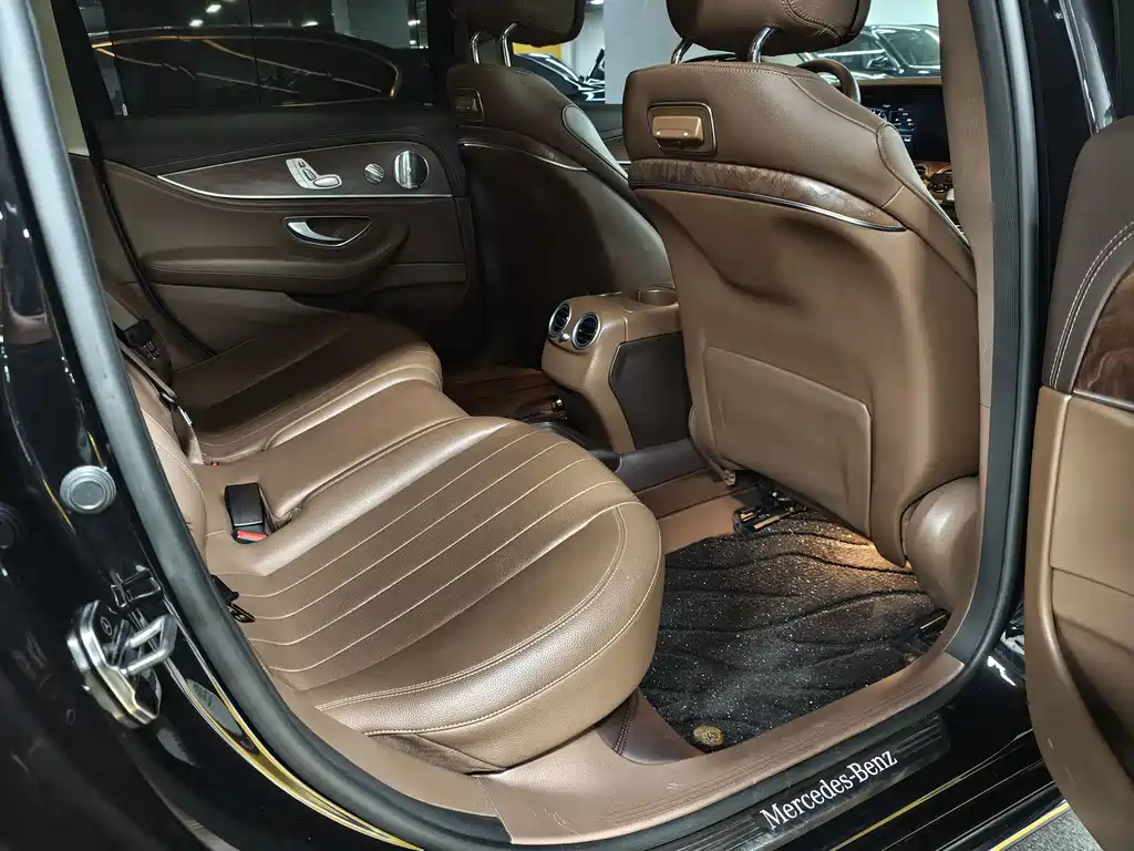 Mercedes-Benz E-Class 2019 — фото 15